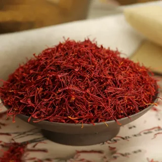 تصویر 1 از زعفران پاکتی با طراحی ساده و مناسب استفاده روزمره